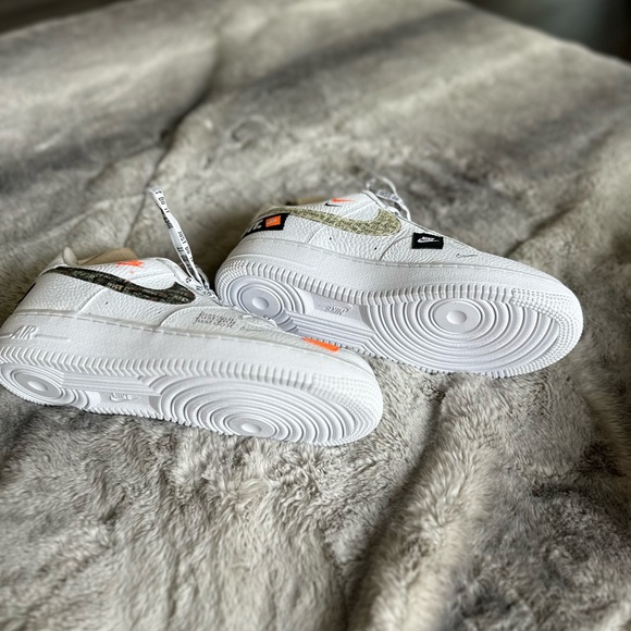 Limited Edition Nike Tennis shoes white with patches. Brand New. - Picture 6 of 13